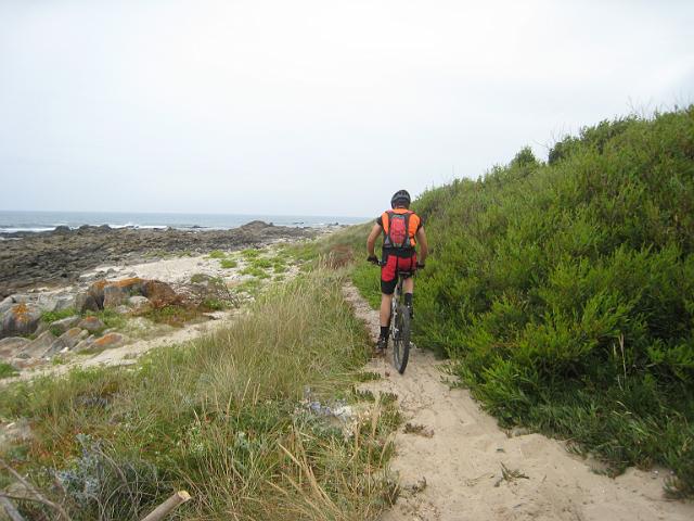 125 A controlar na areia.JPG